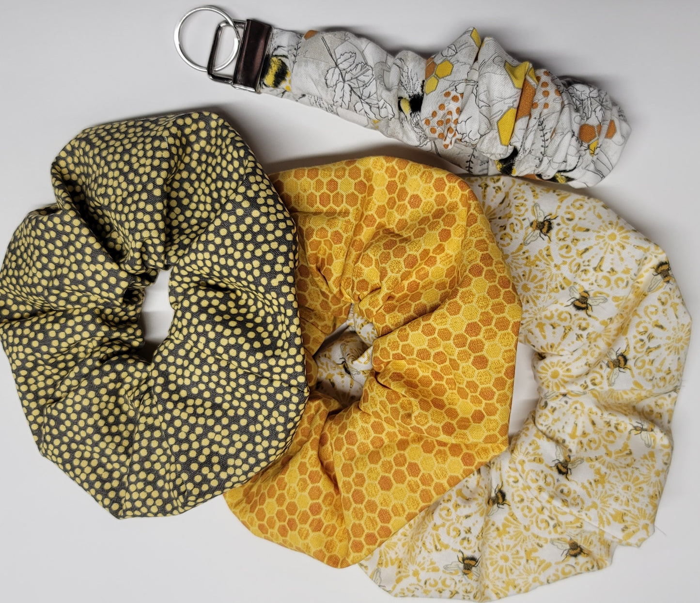 SETS OF SCRUNCHIE AND FOB