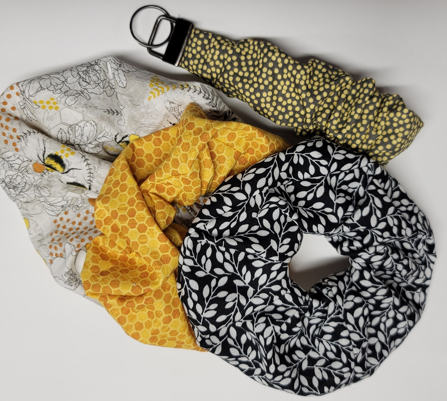 SETS OF SCRUNCHIE AND FOB