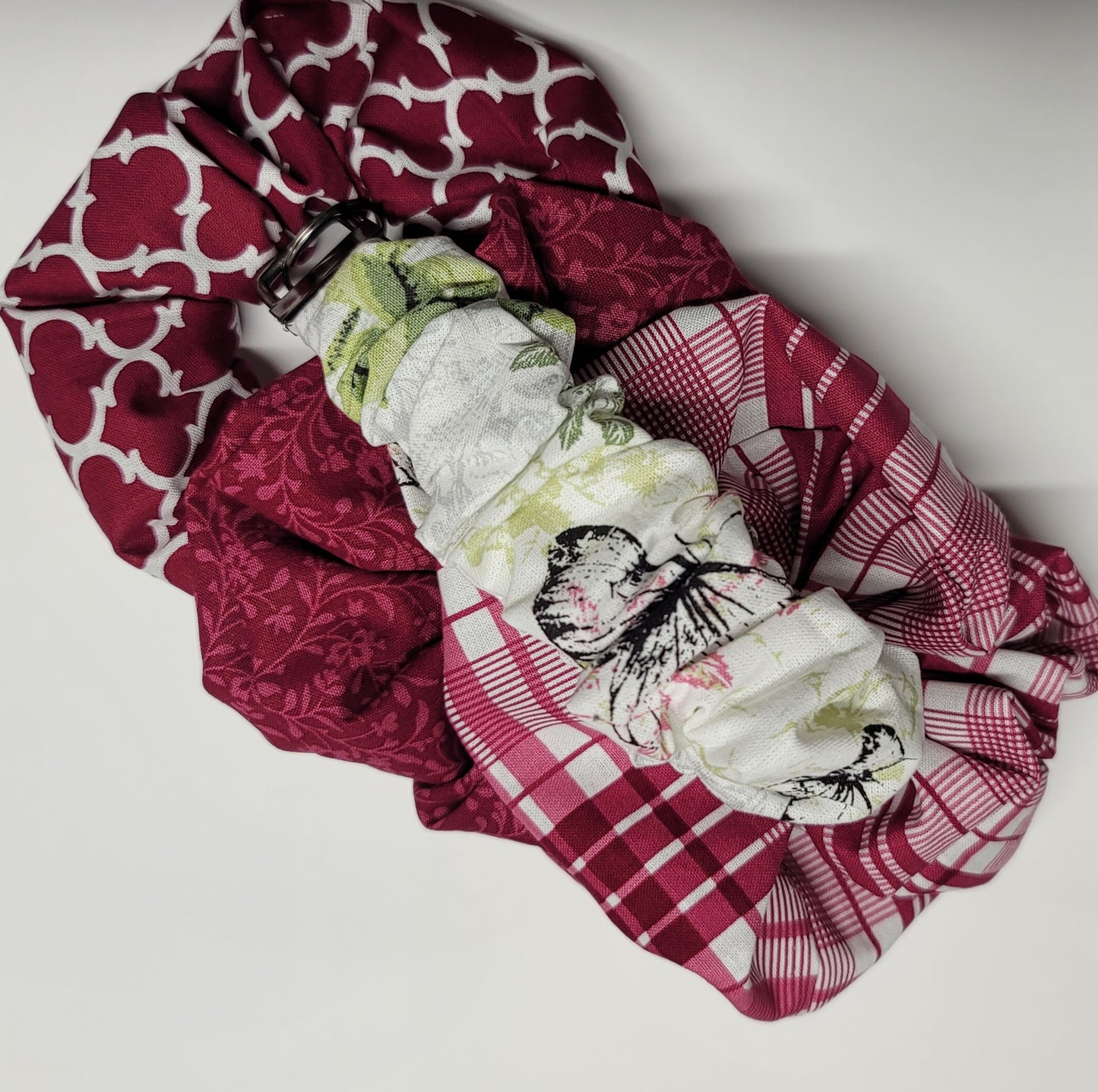 SETS OF SCRUNCHIE AND FOB