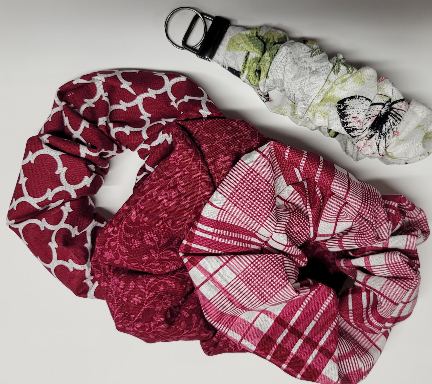 SETS OF SCRUNCHIE AND FOB