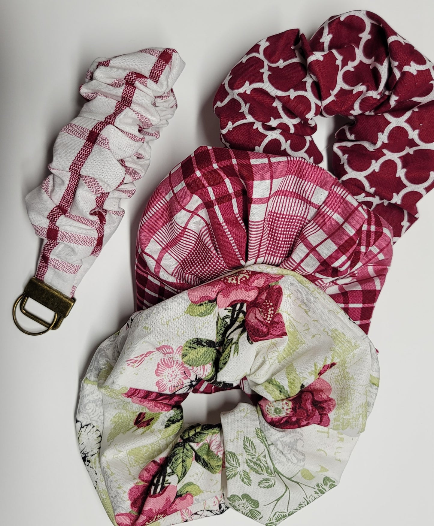 SETS OF SCRUNCHIE AND FOB
