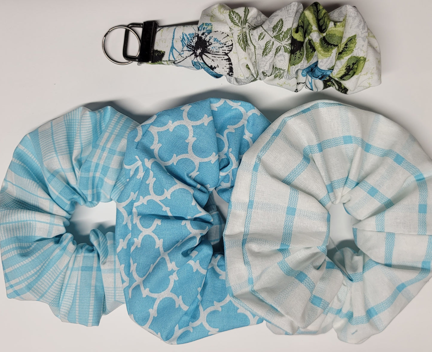 SETS OF SCRUNCHIE AND FOB