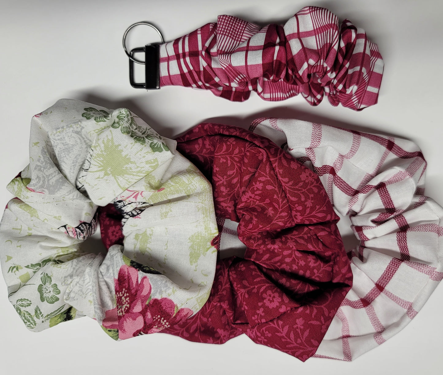 SETS OF SCRUNCHIE AND FOB