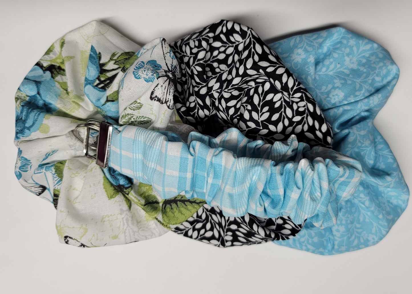 SETS OF SCRUNCHIE AND FOB