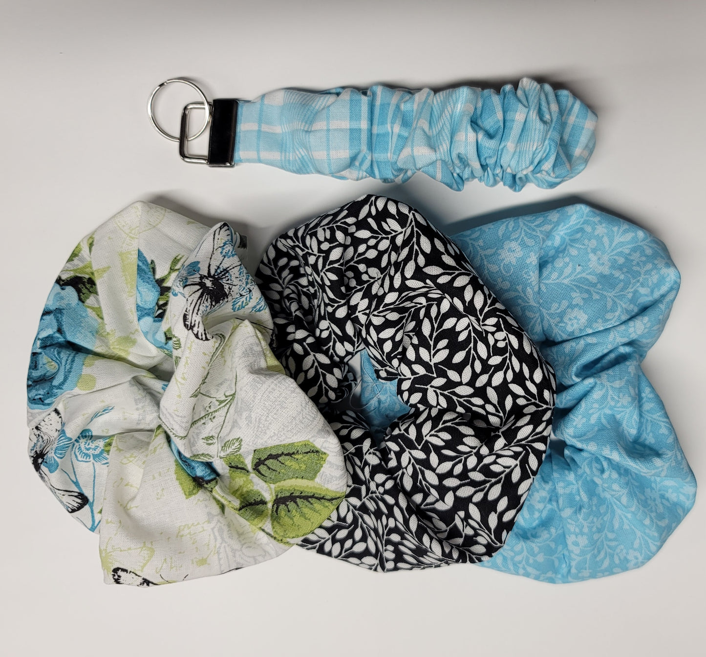 SETS OF SCRUNCHIE AND FOB