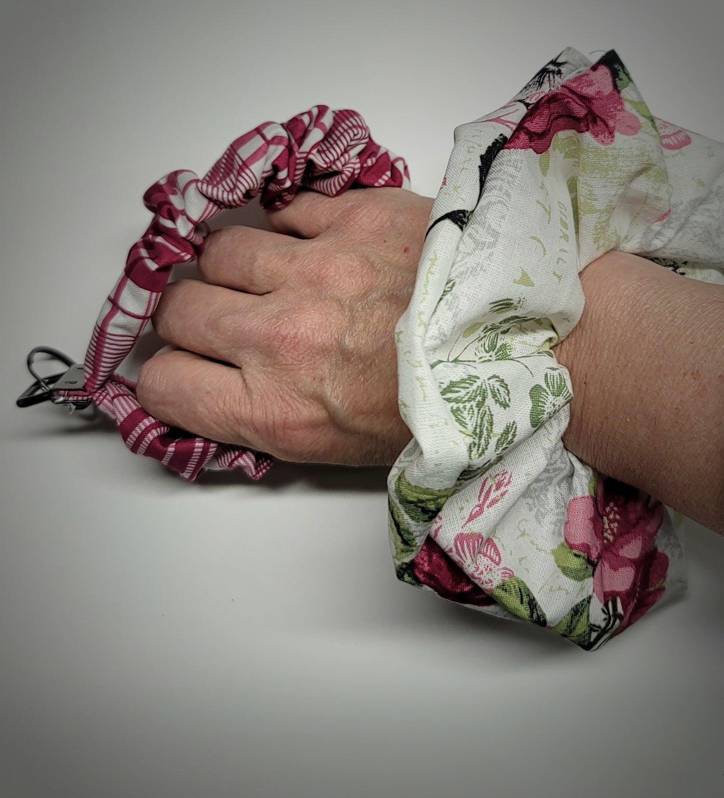 SETS OF SCRUNCHIE AND FOB