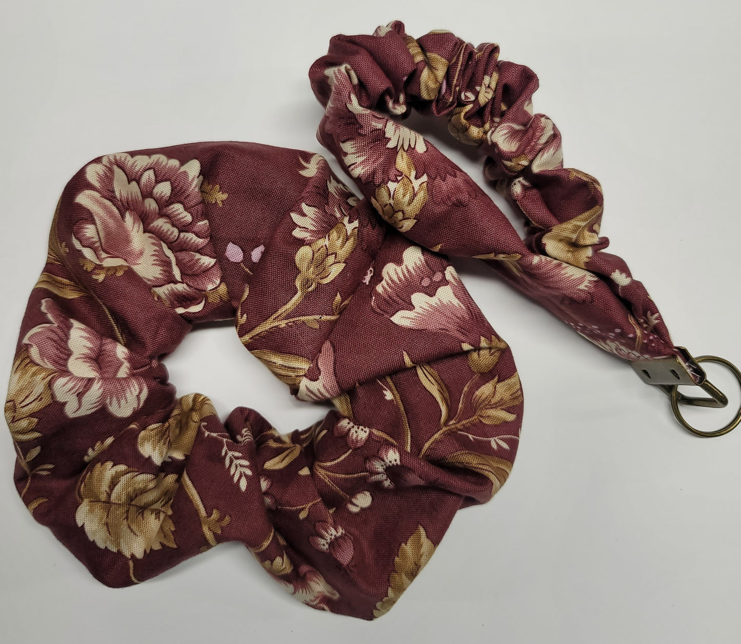 SETS OF SCRUNCHIE AND FOB