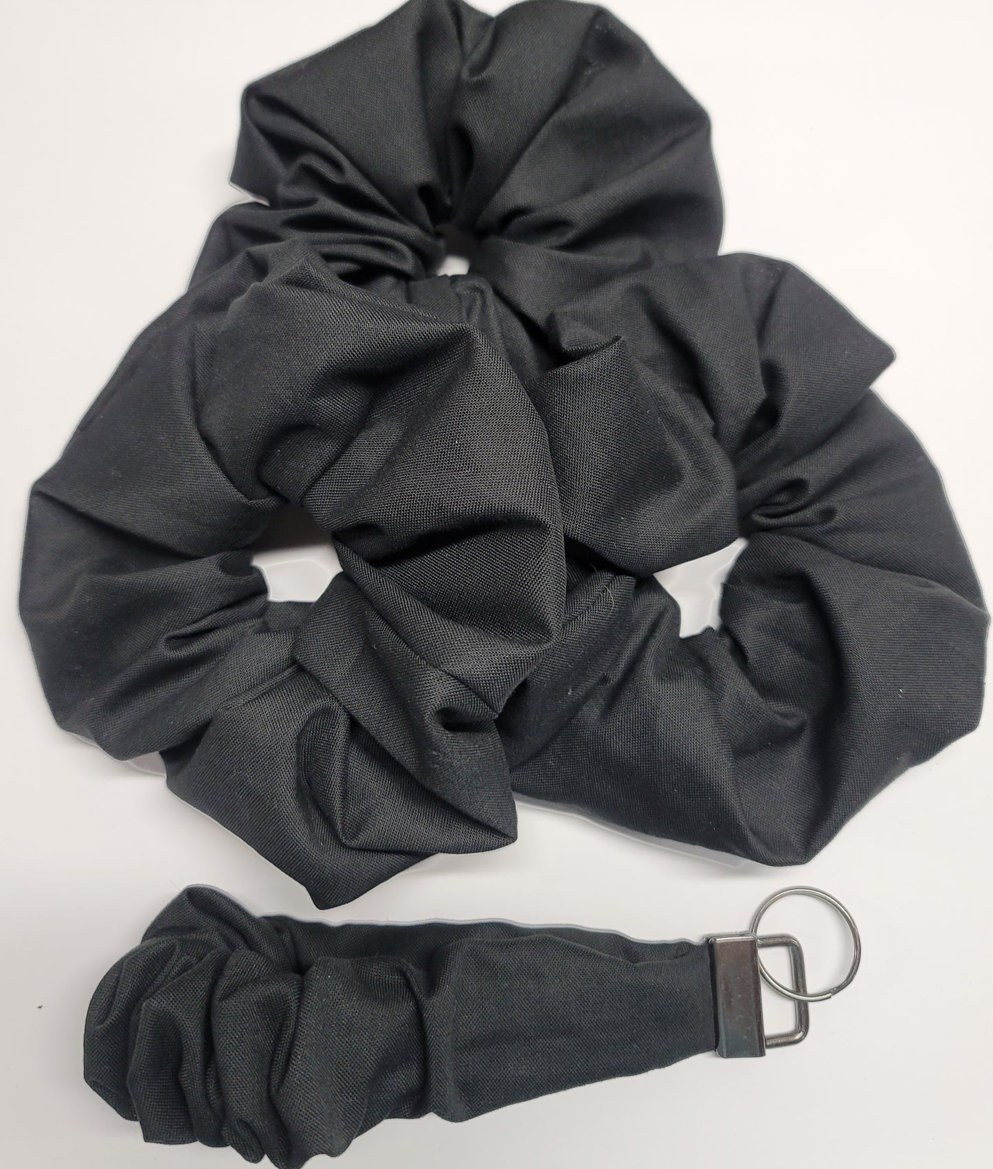 SETS OF SCRUNCHIE AND FOB