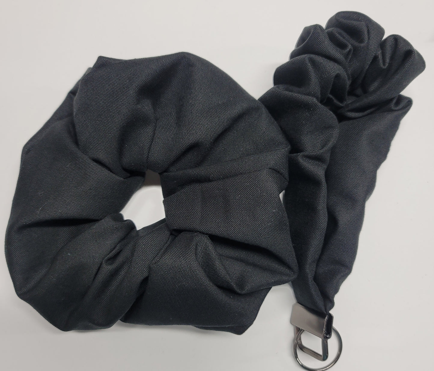 SETS OF SCRUNCHIE AND FOB