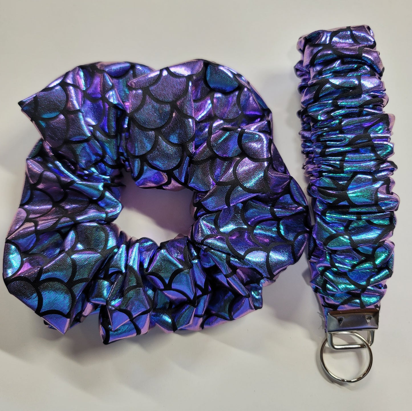 SETS OF SCRUNCHIE AND FOB