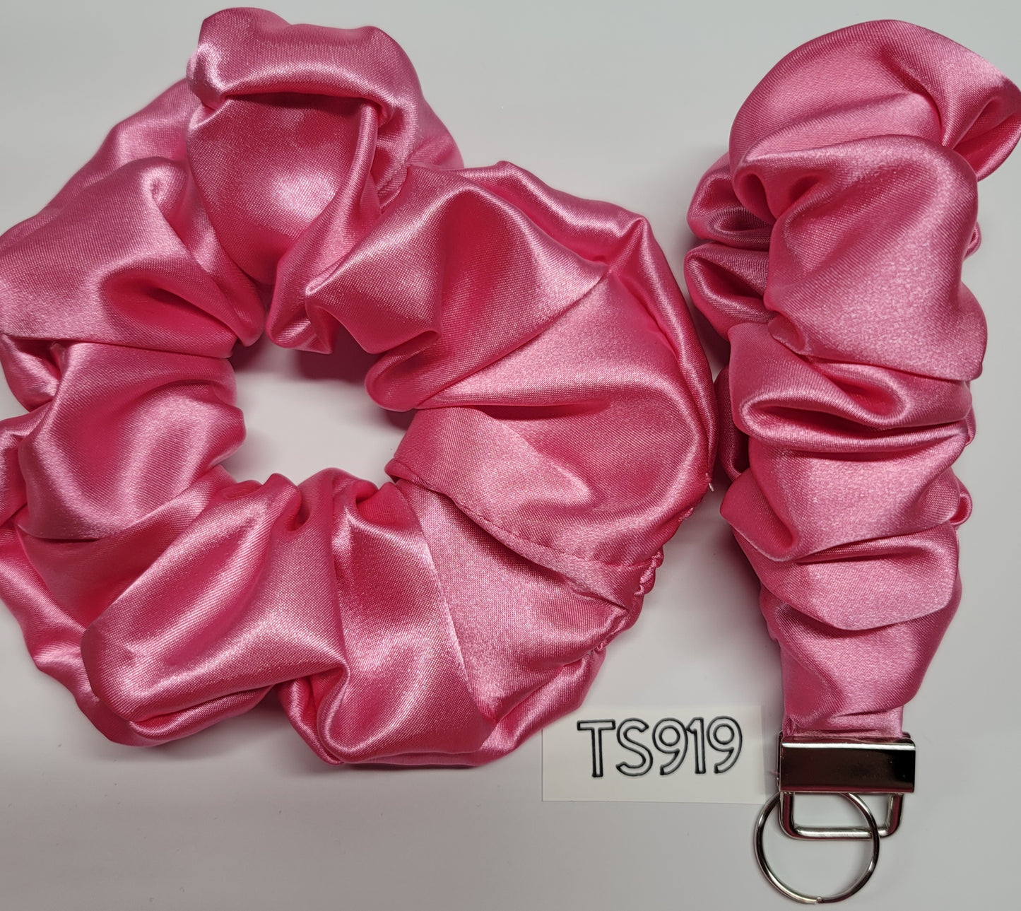 SETS OF SCRUNCHIE AND FOB