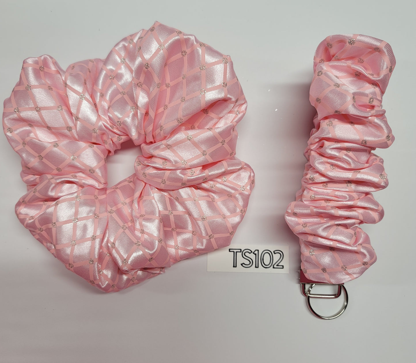 SETS OF SCRUNCHIE AND FOB