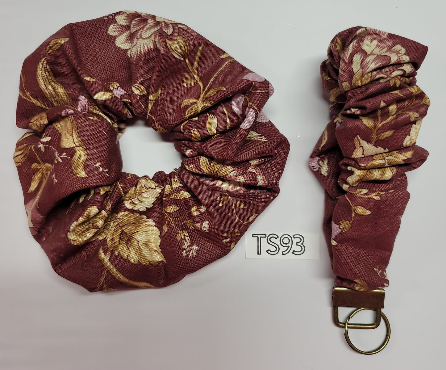 SETS OF SCRUNCHIE AND FOB