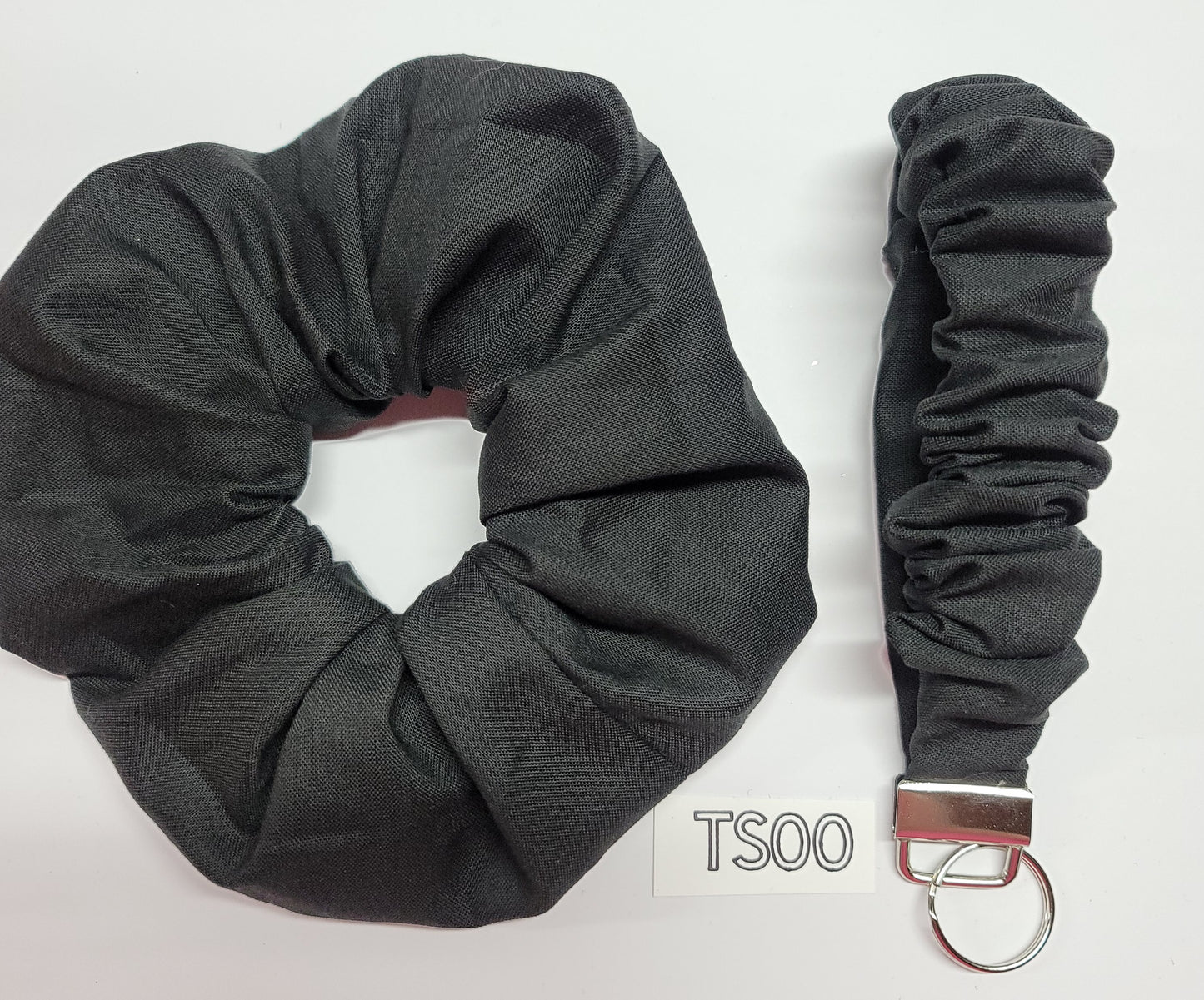 SETS OF SCRUNCHIE AND FOB