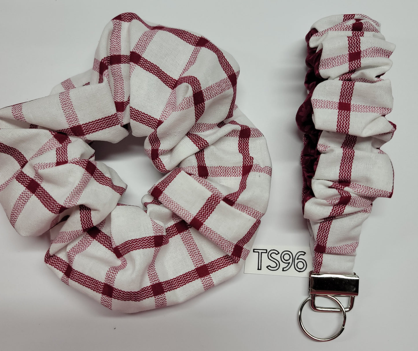 SETS OF SCRUNCHIE AND FOB
