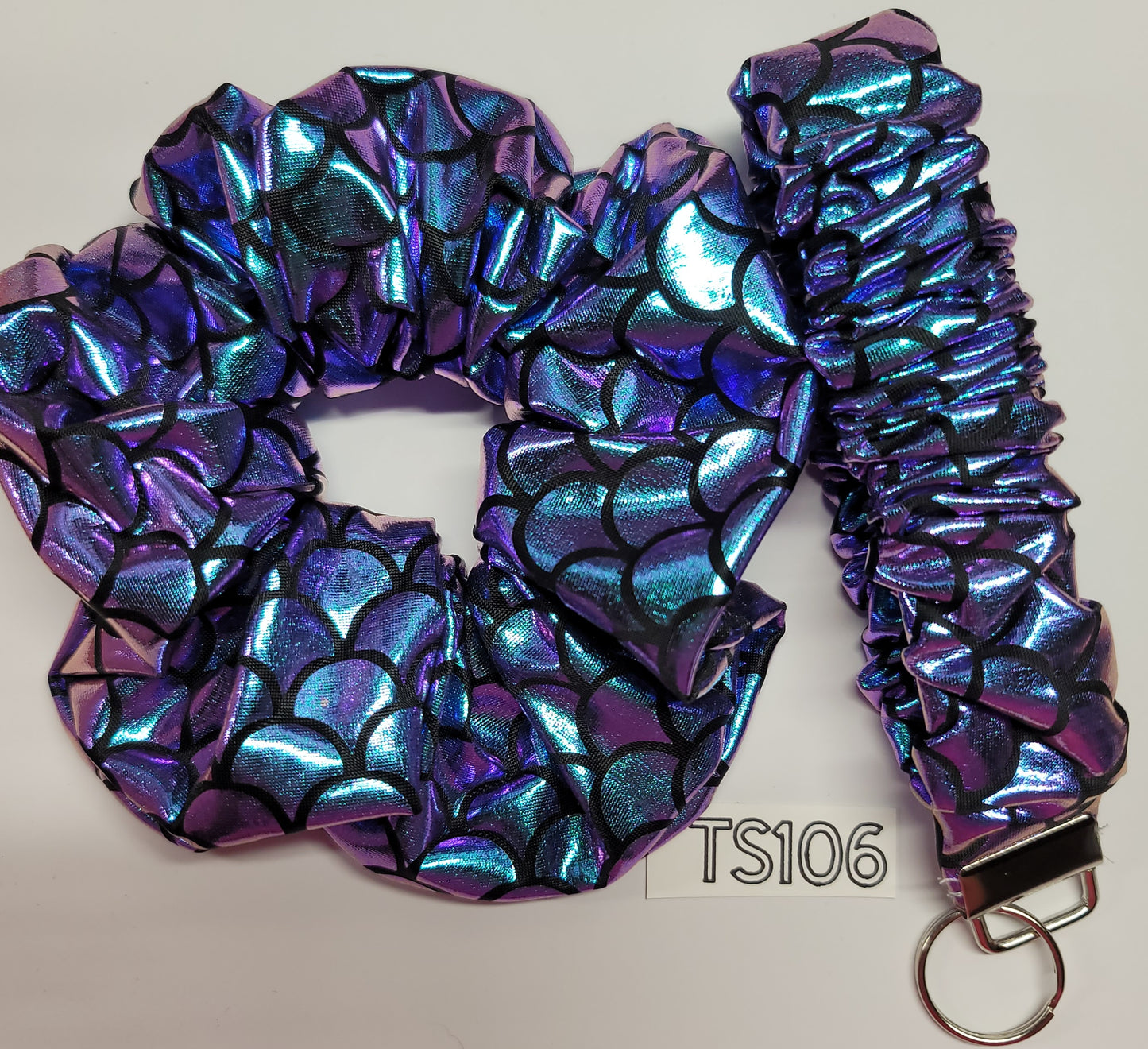 SETS OF SCRUNCHIE AND FOB