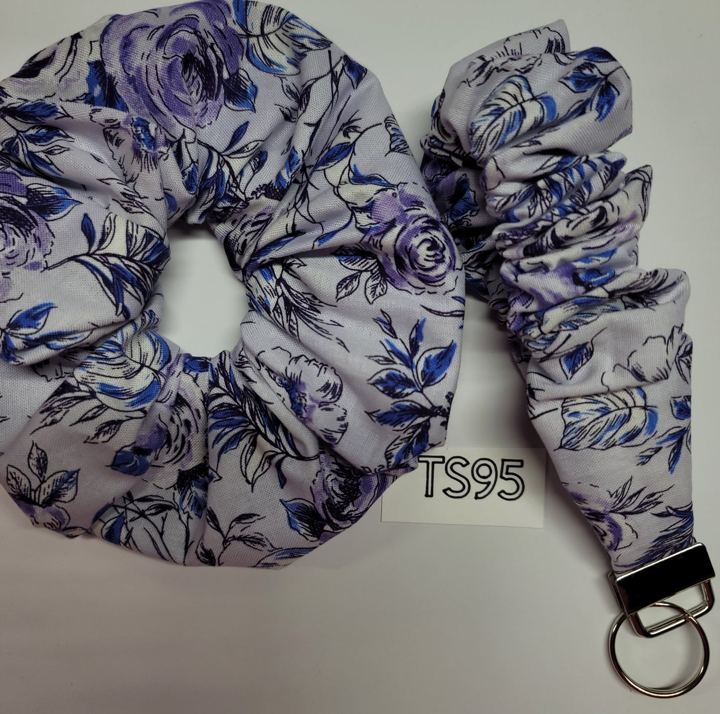 SETS OF SCRUNCHIE AND FOB