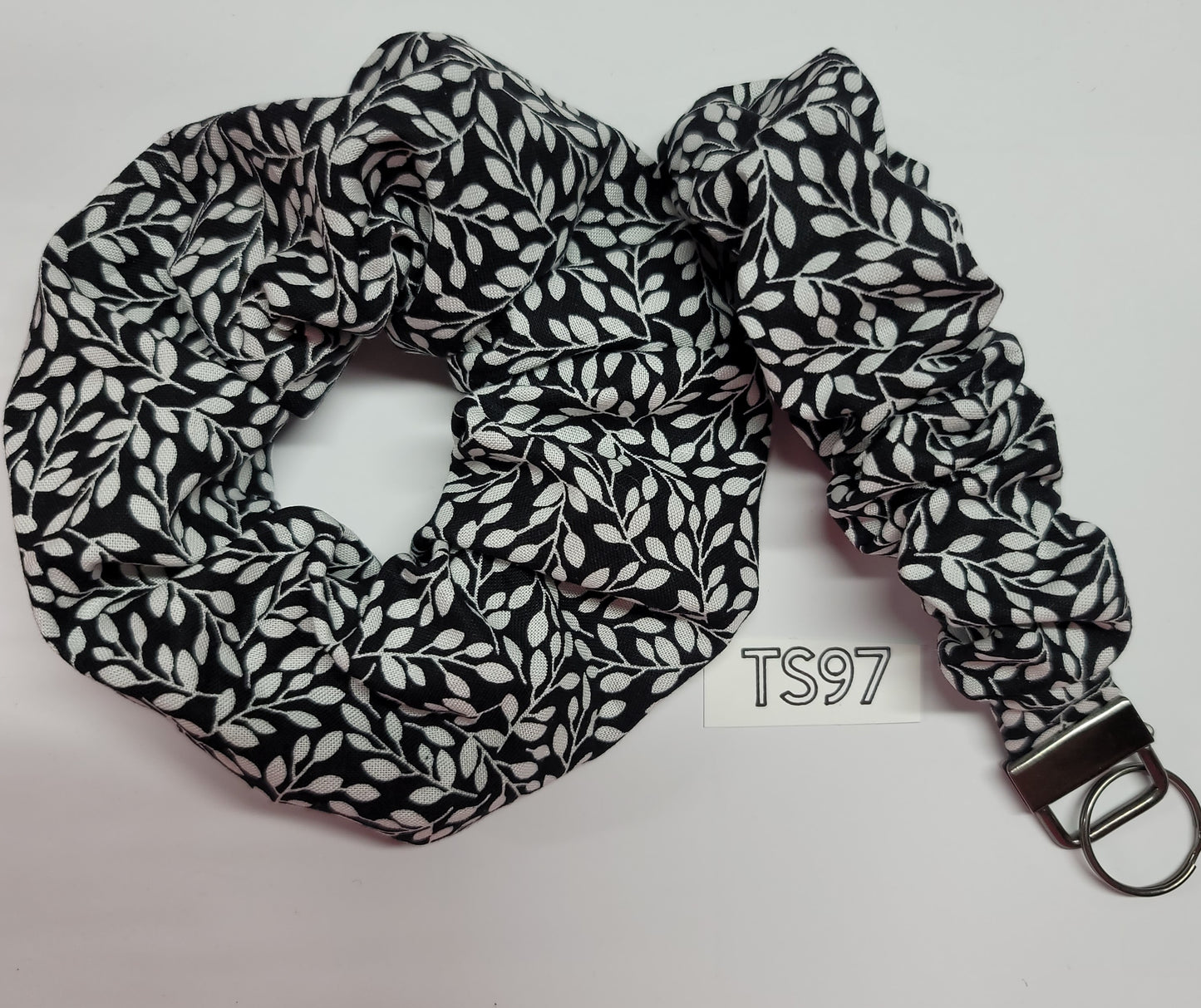 SETS OF SCRUNCHIE AND FOB