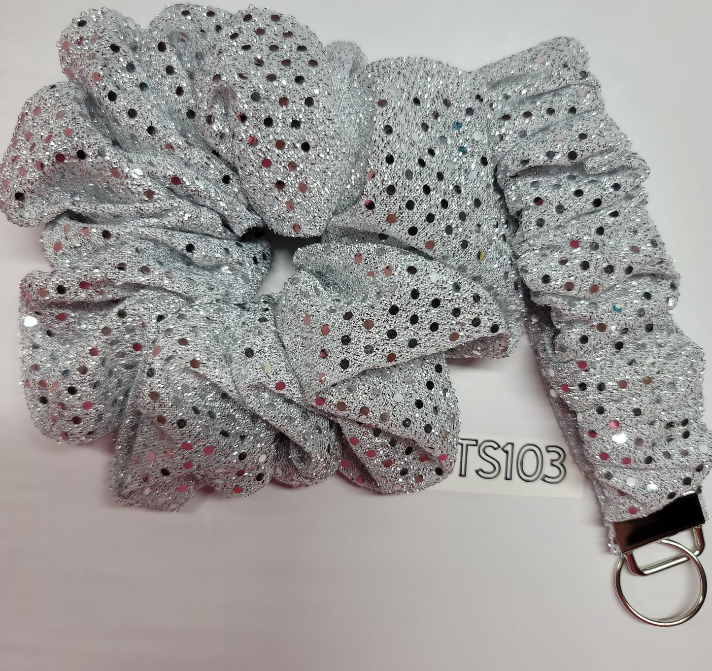 SETS OF SCRUNCHIE AND FOB