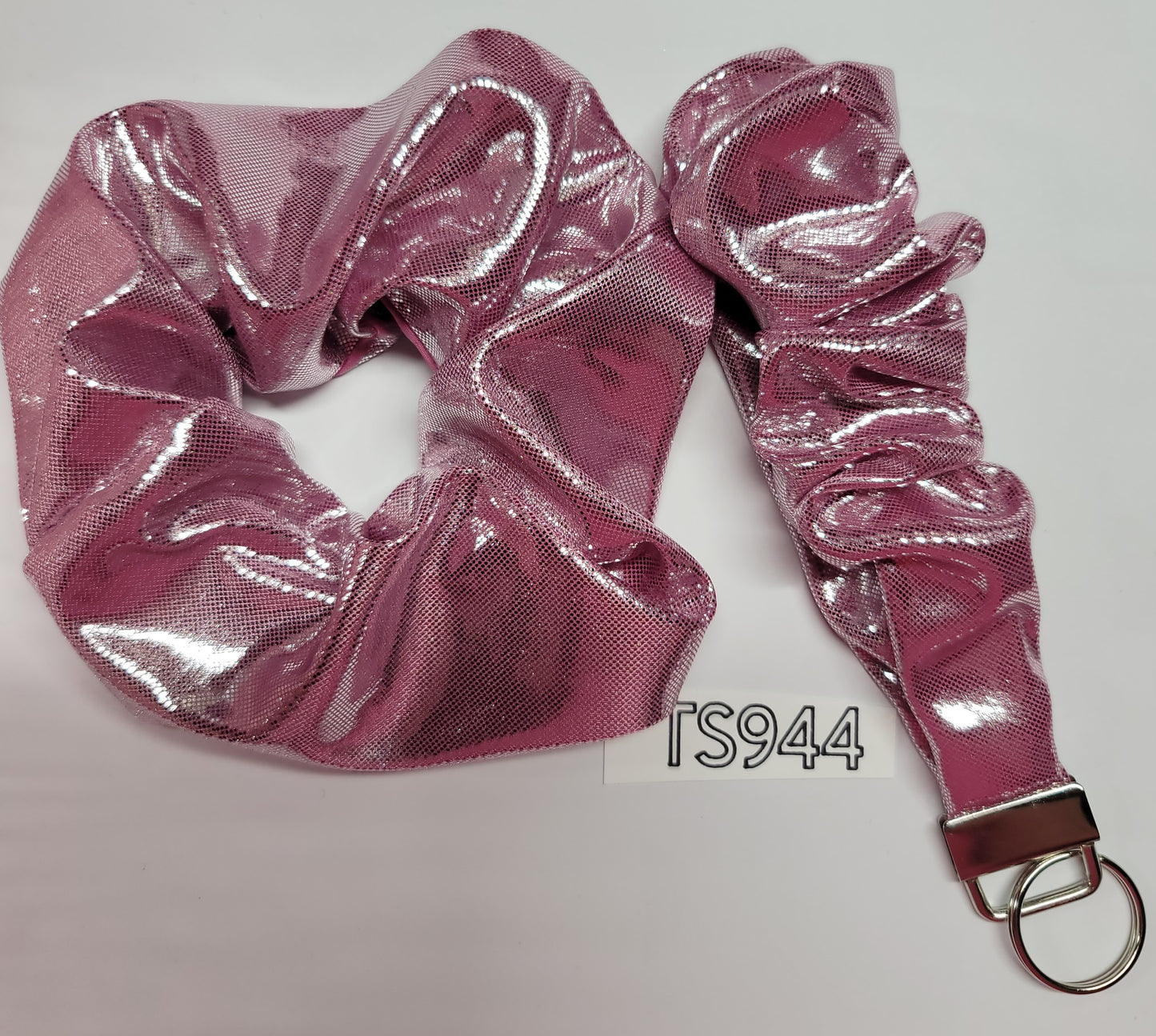 SETS OF SCRUNCHIE AND FOB