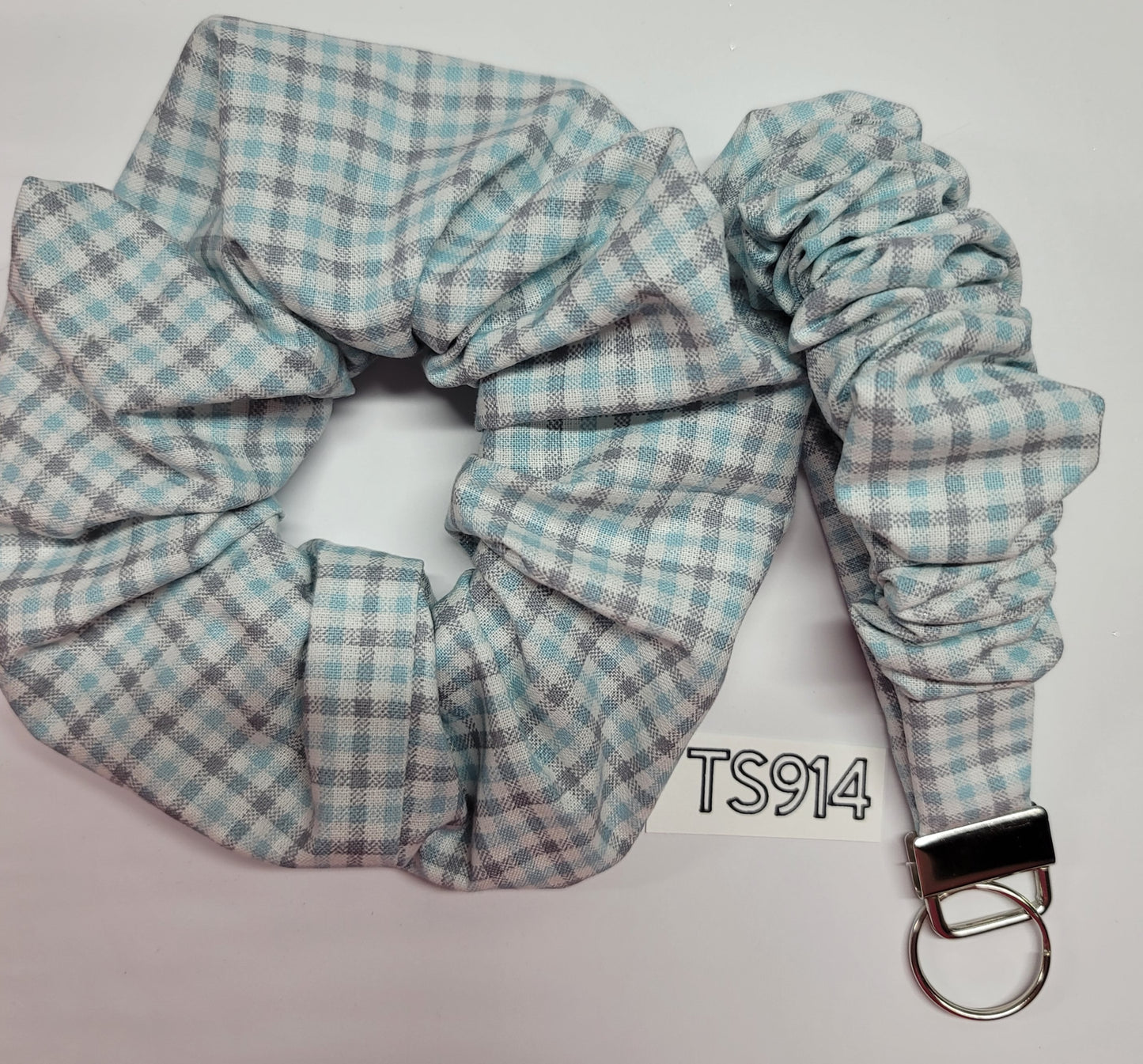 SETS OF SCRUNCHIE AND FOB