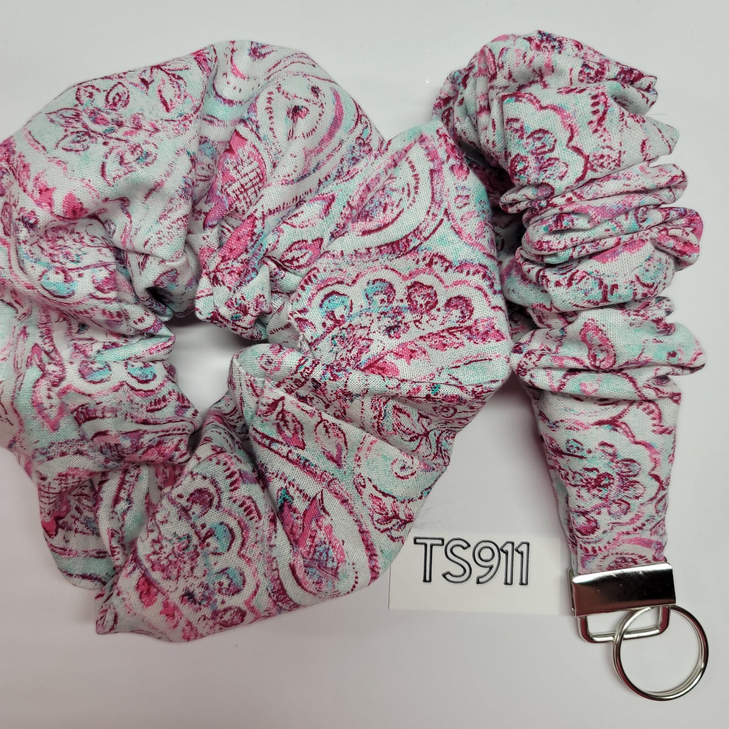 SETS OF SCRUNCHIE AND FOB