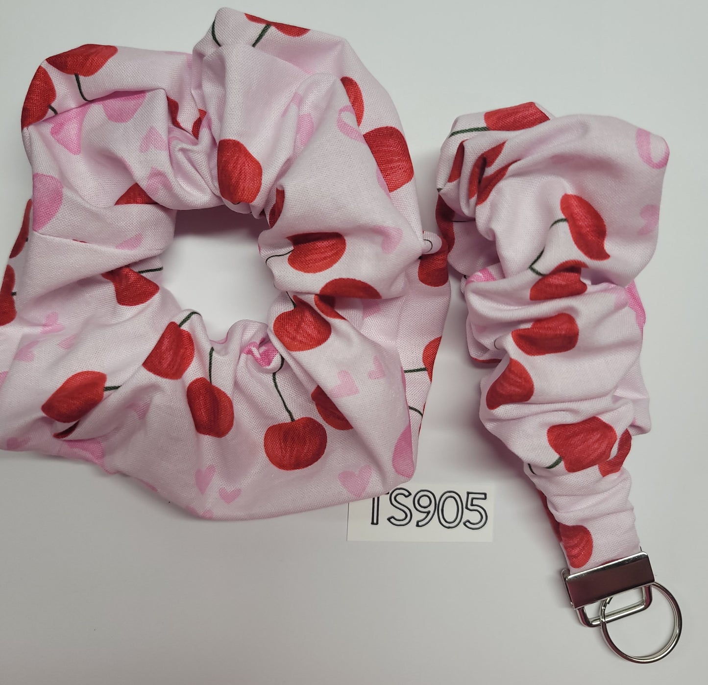 SETS OF SCRUNCHIE AND FOB