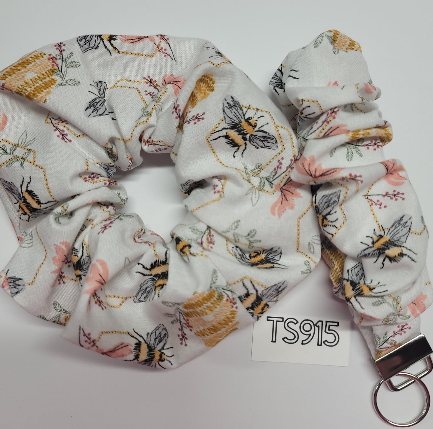 SETS OF SCRUNCHIE AND FOB