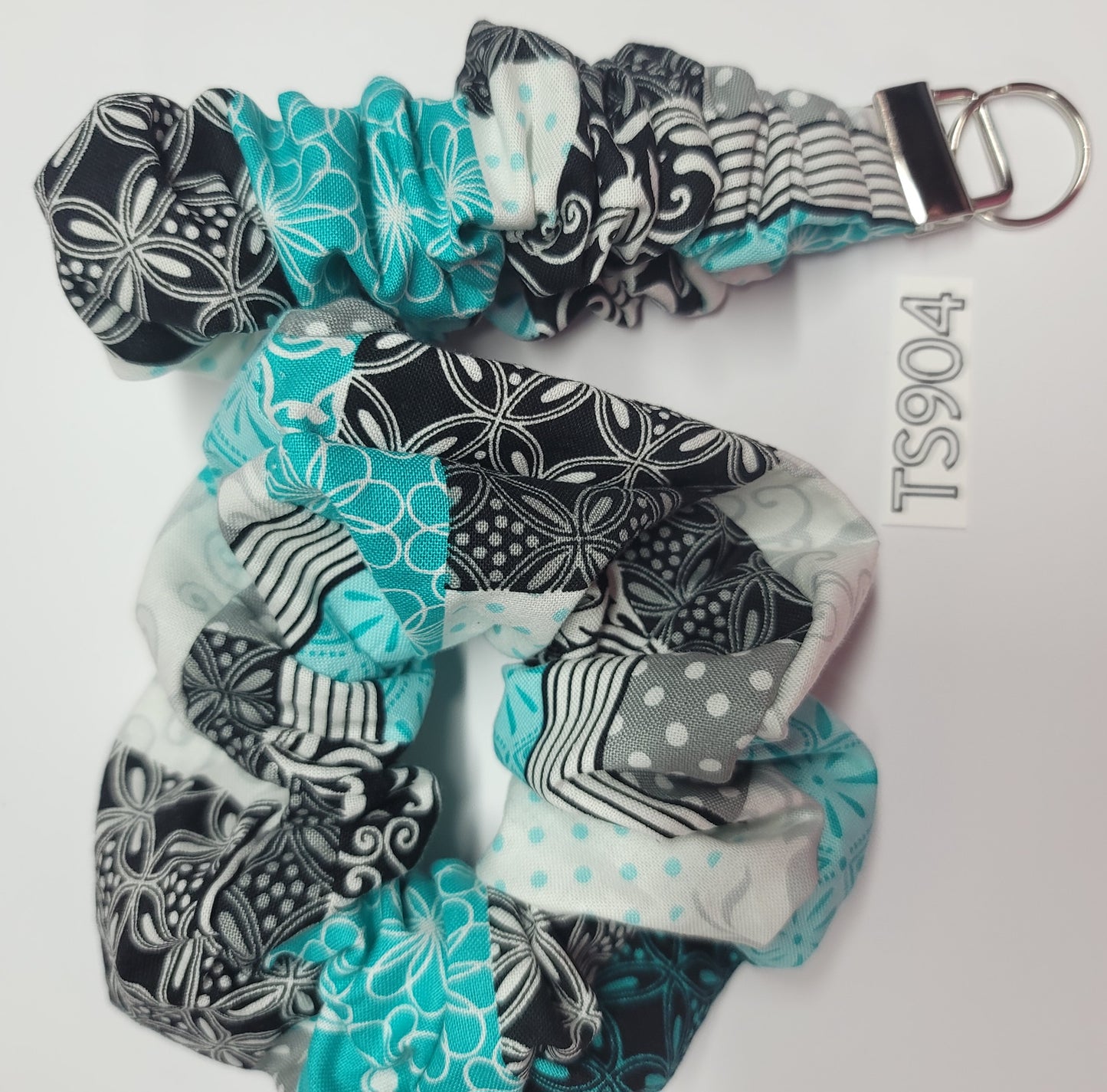 SETS OF SCRUNCHIE AND FOB