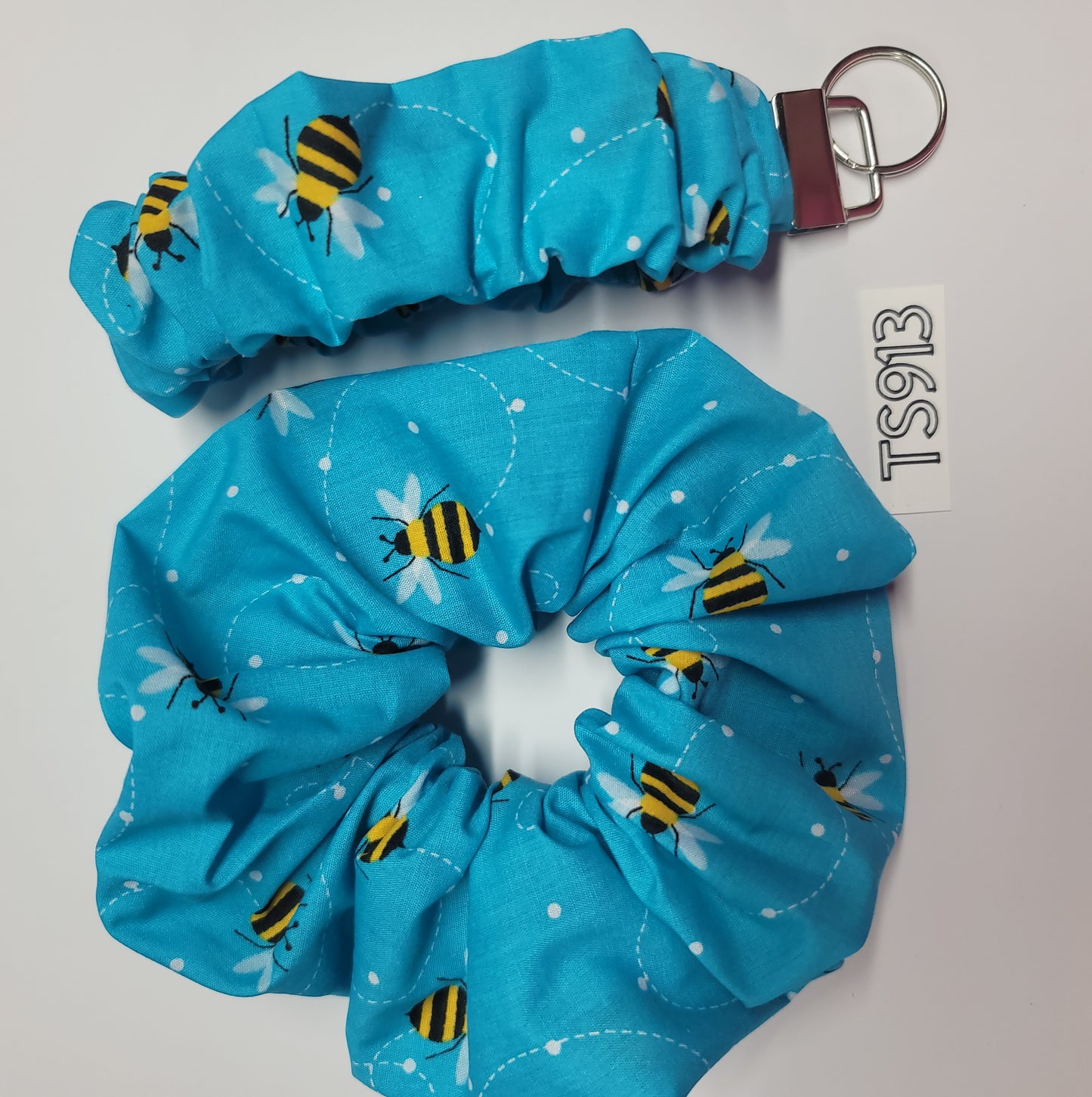 SETS OF SCRUNCHIE AND FOB