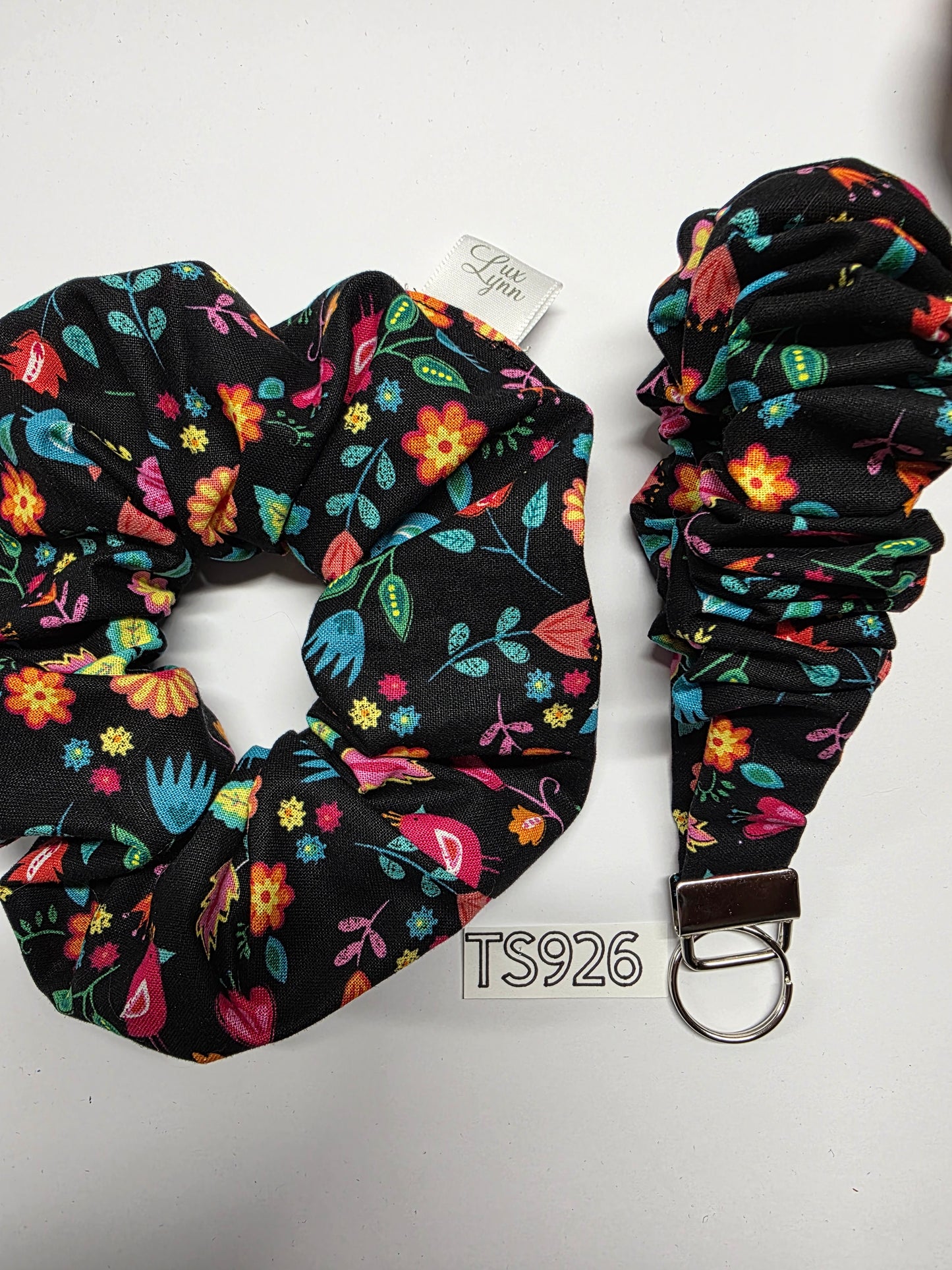 SETS OF SCRUNCHIE AND FOB