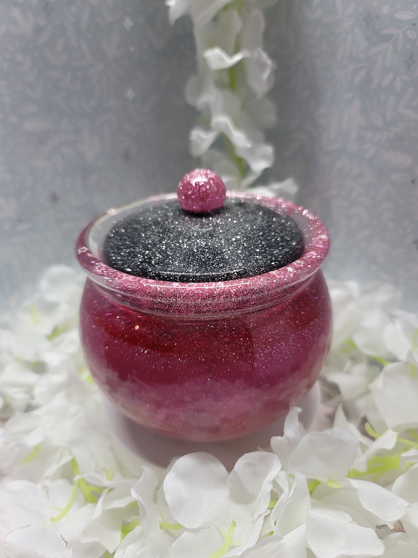 Cauldron with lid can be used with Lamp style wax melter.