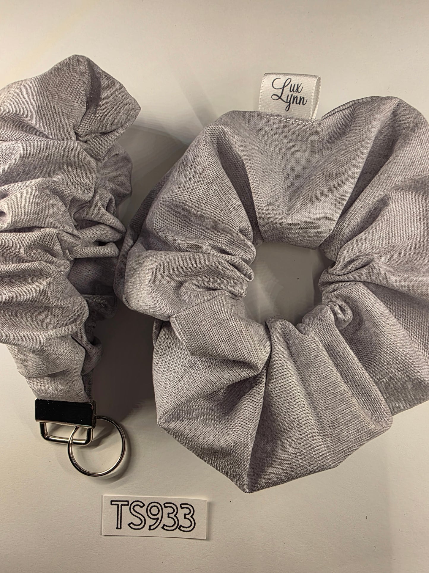 SETS OF SCRUNCHIE AND FOB