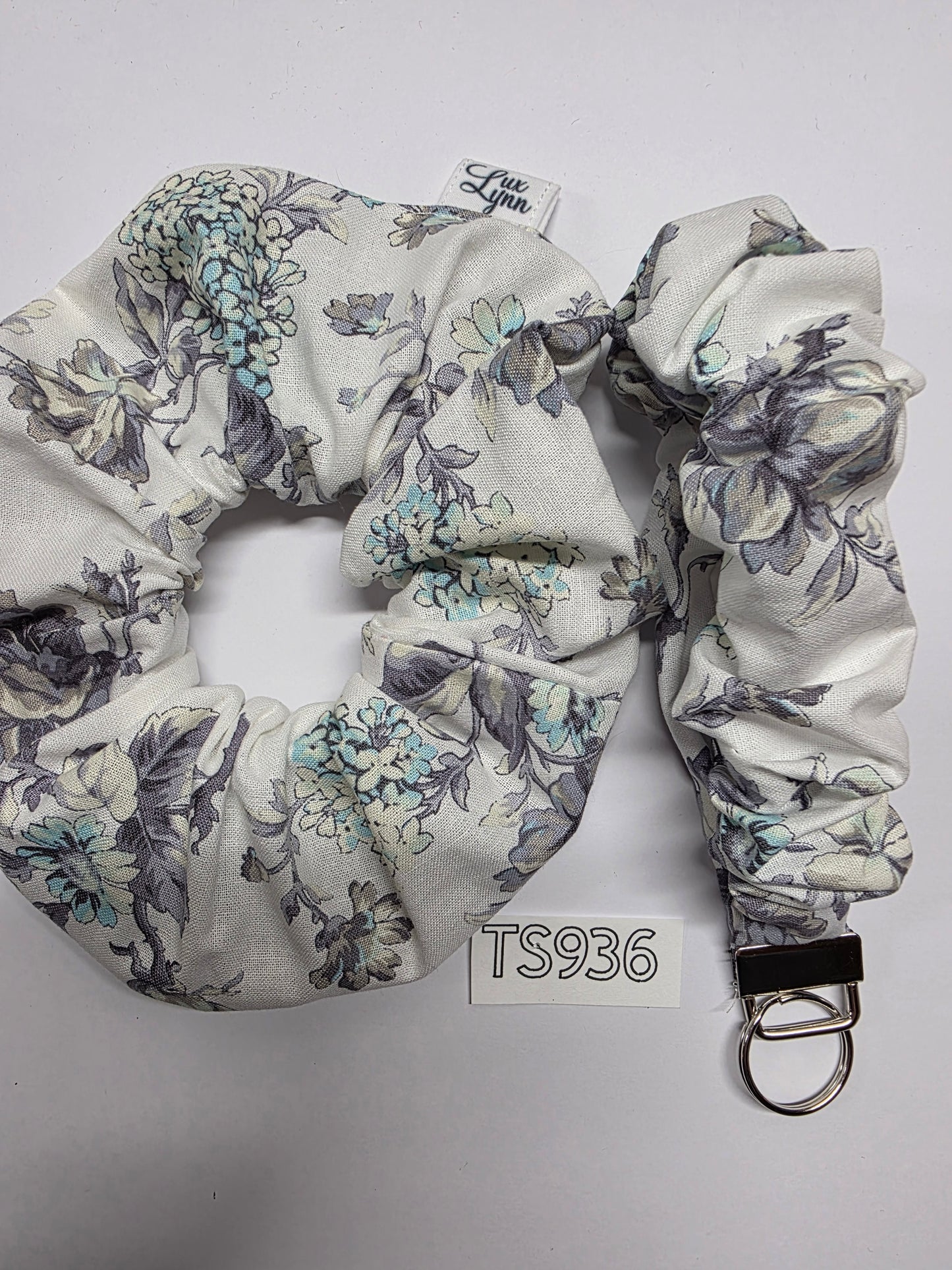 SETS OF SCRUNCHIE AND FOB