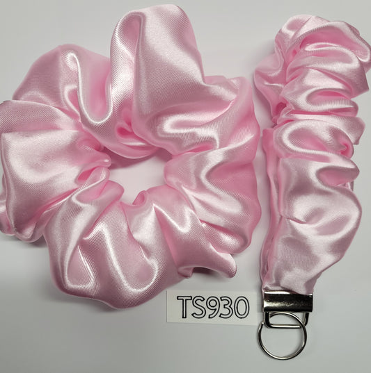 SETS OF SCRUNCHIE AND FOB
